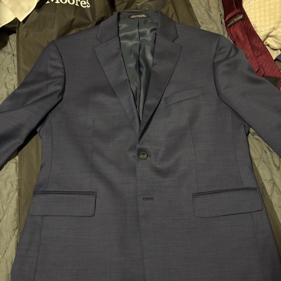 Kenneth Cole awearness complete suit - Picture 2 of 3